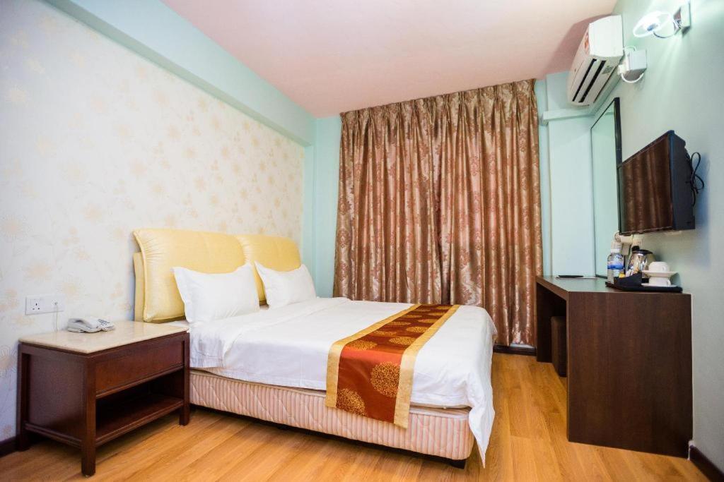 Hotel Zamburger Grand City Malacca Exterior foto